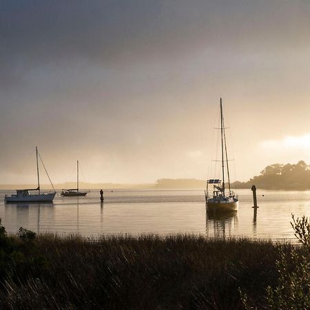 Risby Cove Boutique Hotel Strahan Exterior photo