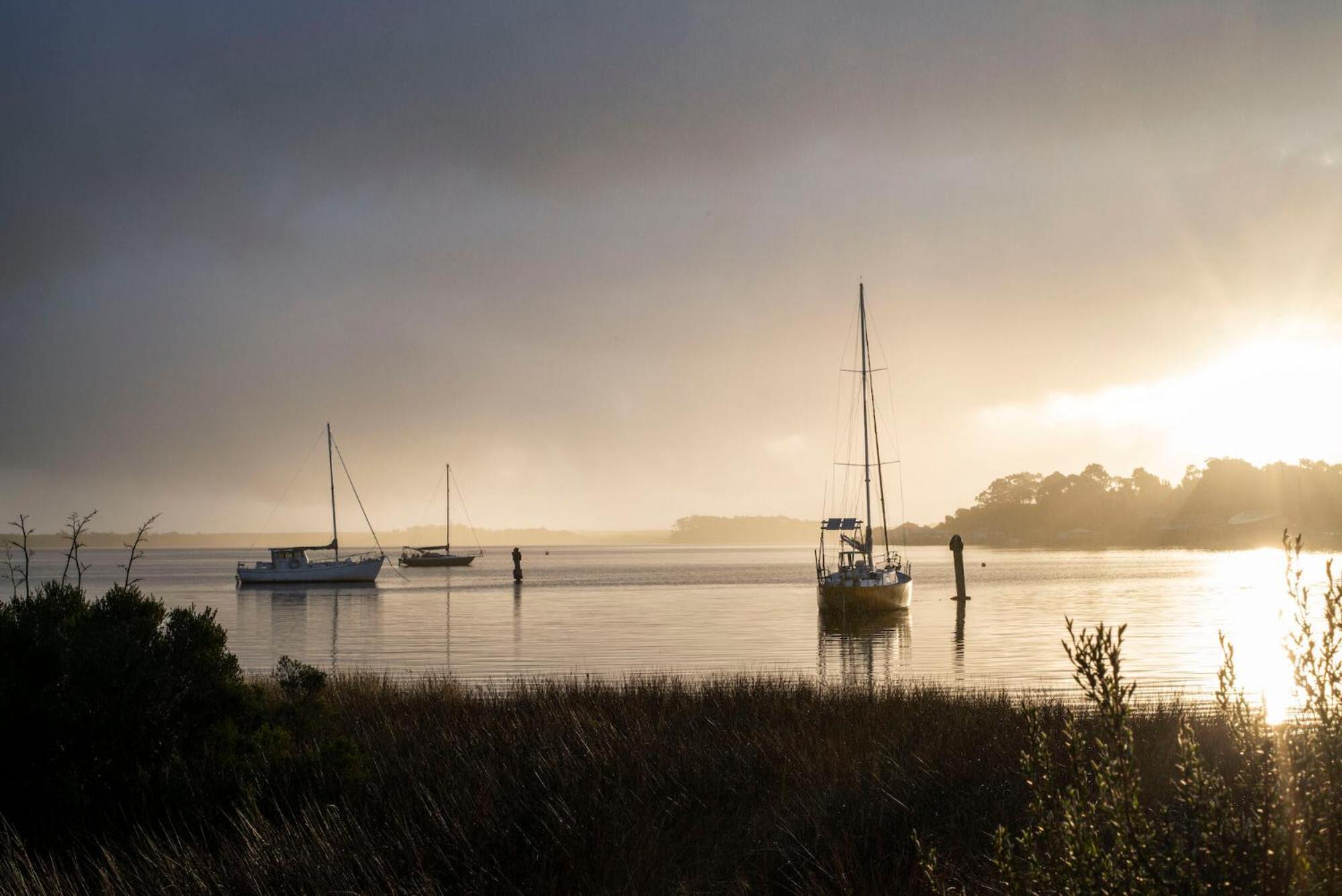 Risby Cove Boutique Hotel Strahan Exterior photo
